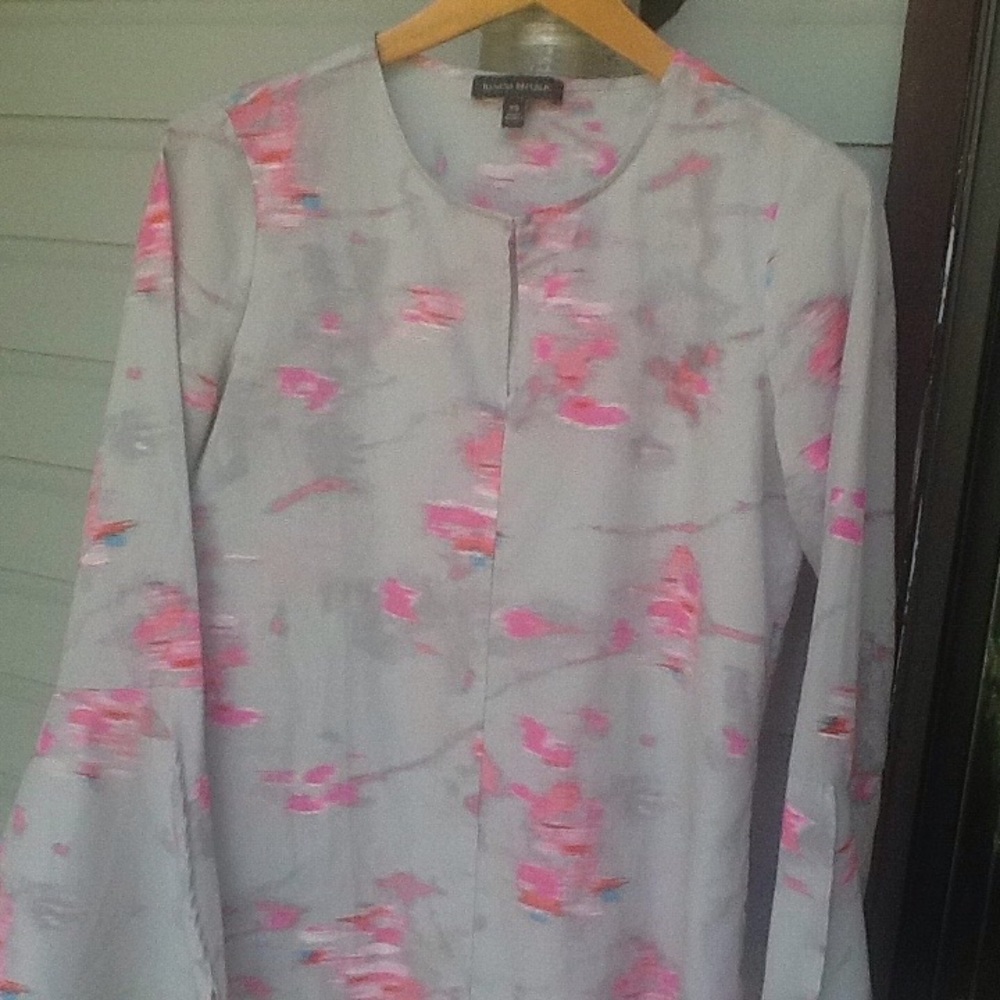 Banana Repub on point blouse slit sleeves